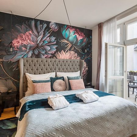 Decadent Art Deco Balcony Apartment In Old Town Prag Exteriör bild