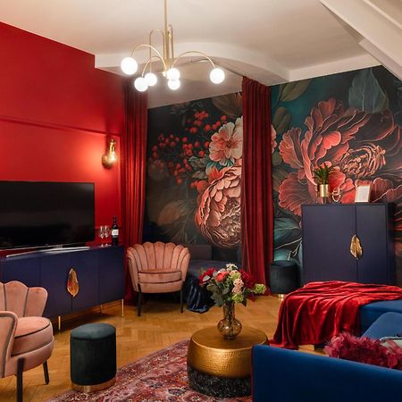 Decadent Art Deco Balcony Apartment In Old Town Prag Exteriör bild