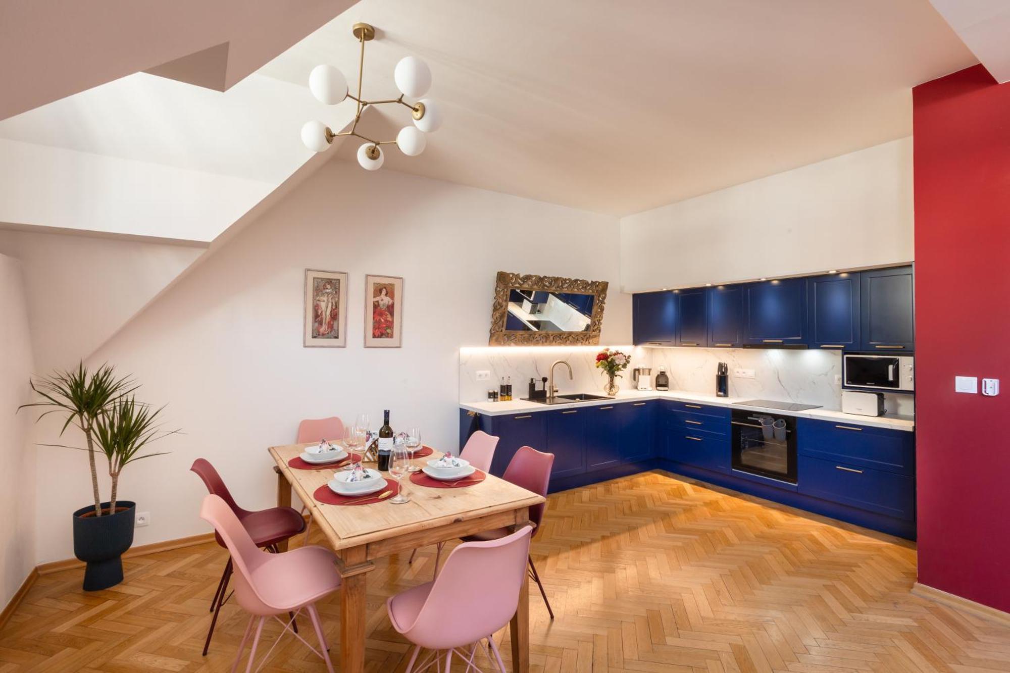 Decadent Art Deco Balcony Apartment In Old Town Prag Exteriör bild