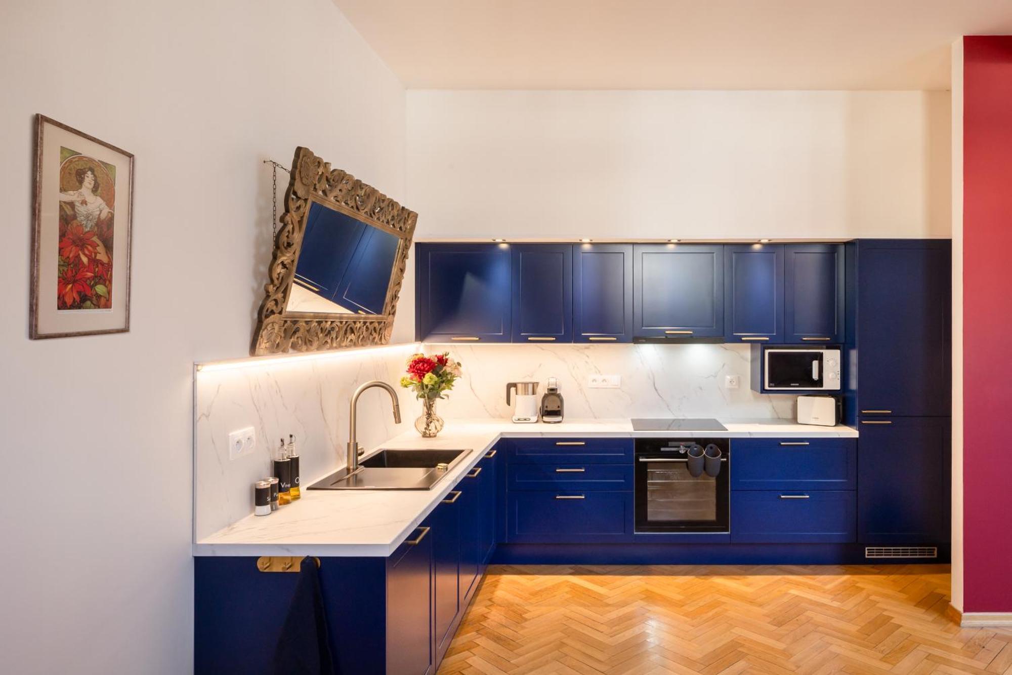 Decadent Art Deco Balcony Apartment In Old Town Prag Exteriör bild