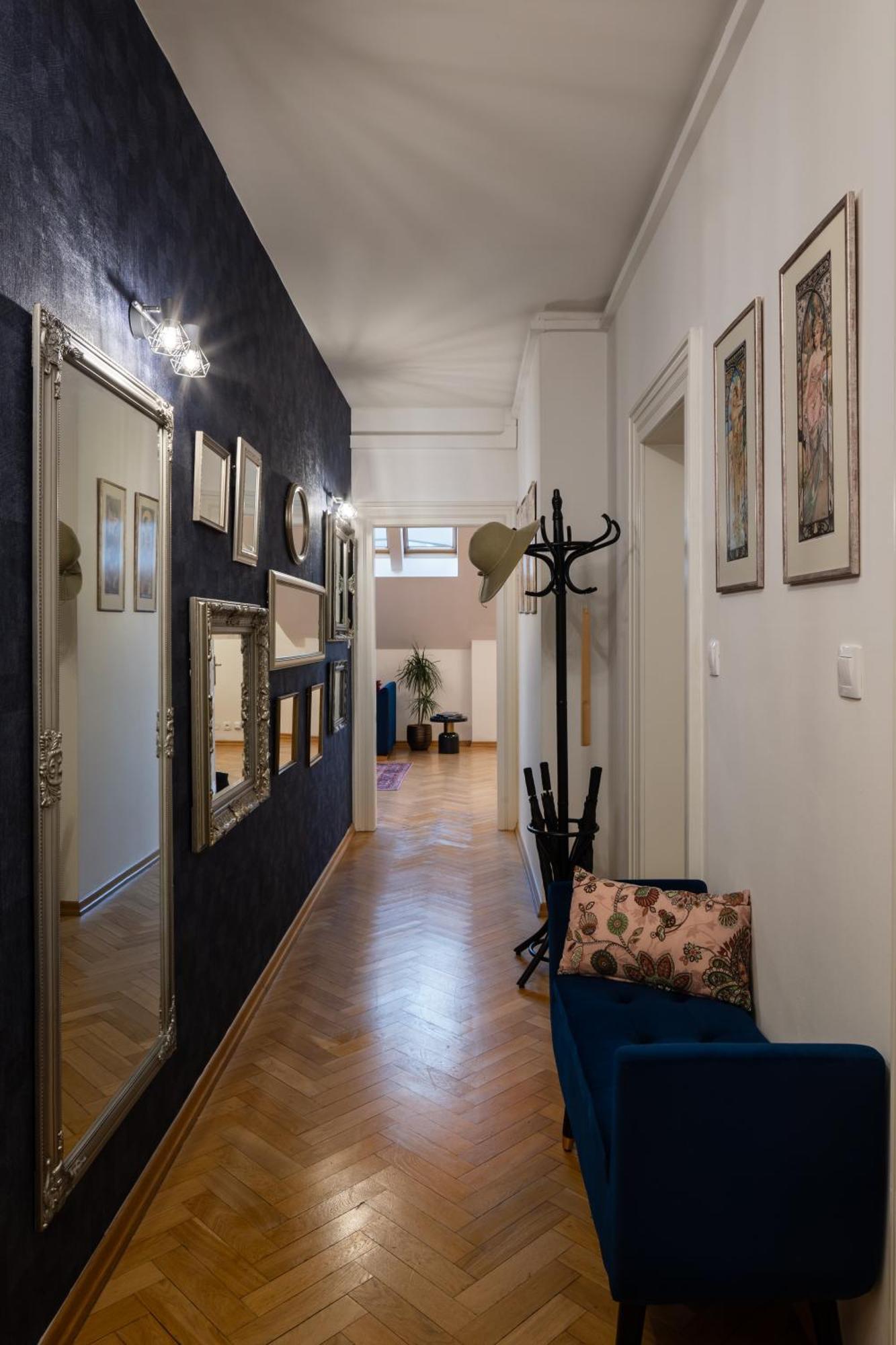 Decadent Art Deco Balcony Apartment In Old Town Prag Exteriör bild