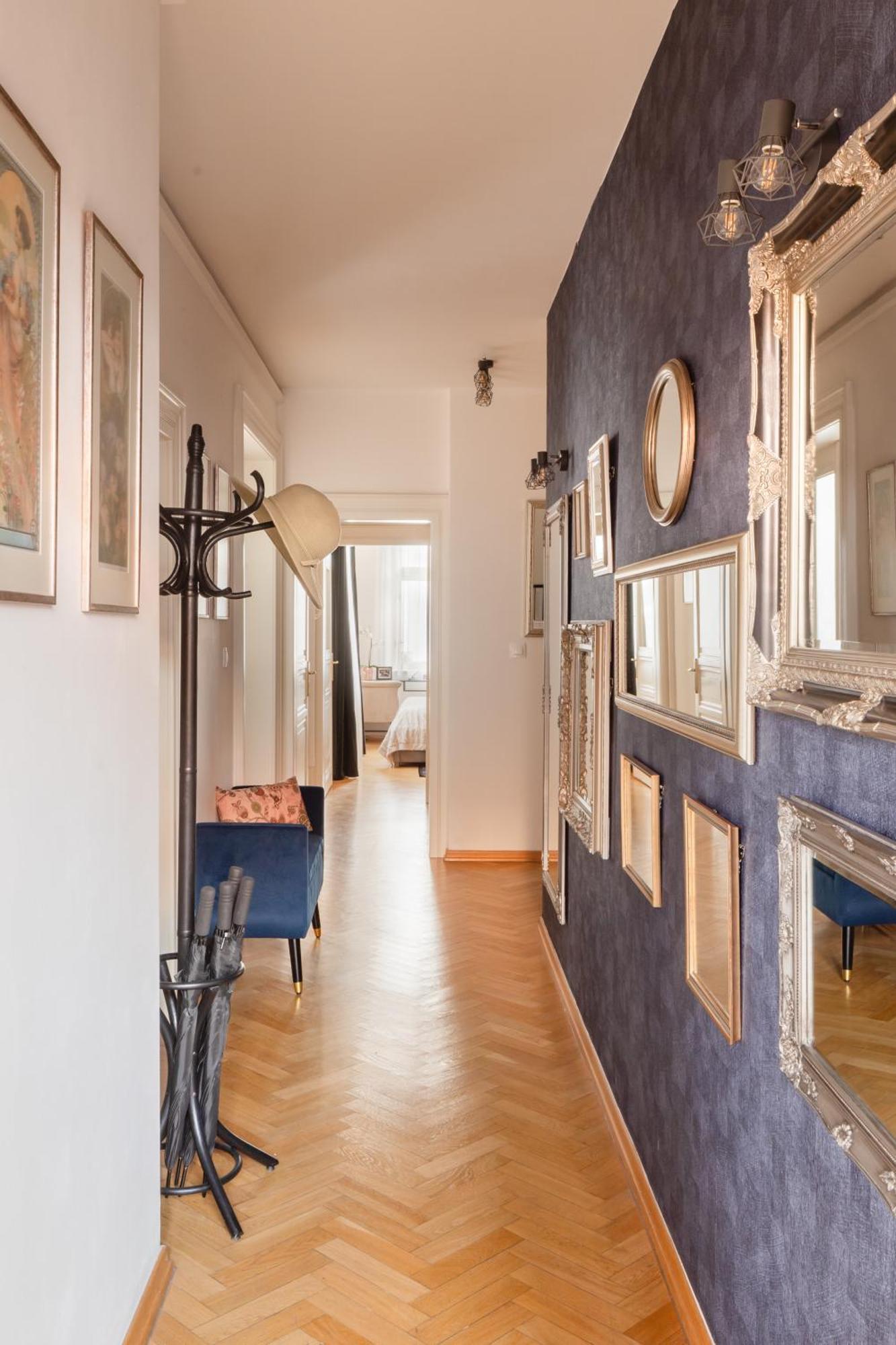 Decadent Art Deco Balcony Apartment In Old Town Prag Exteriör bild