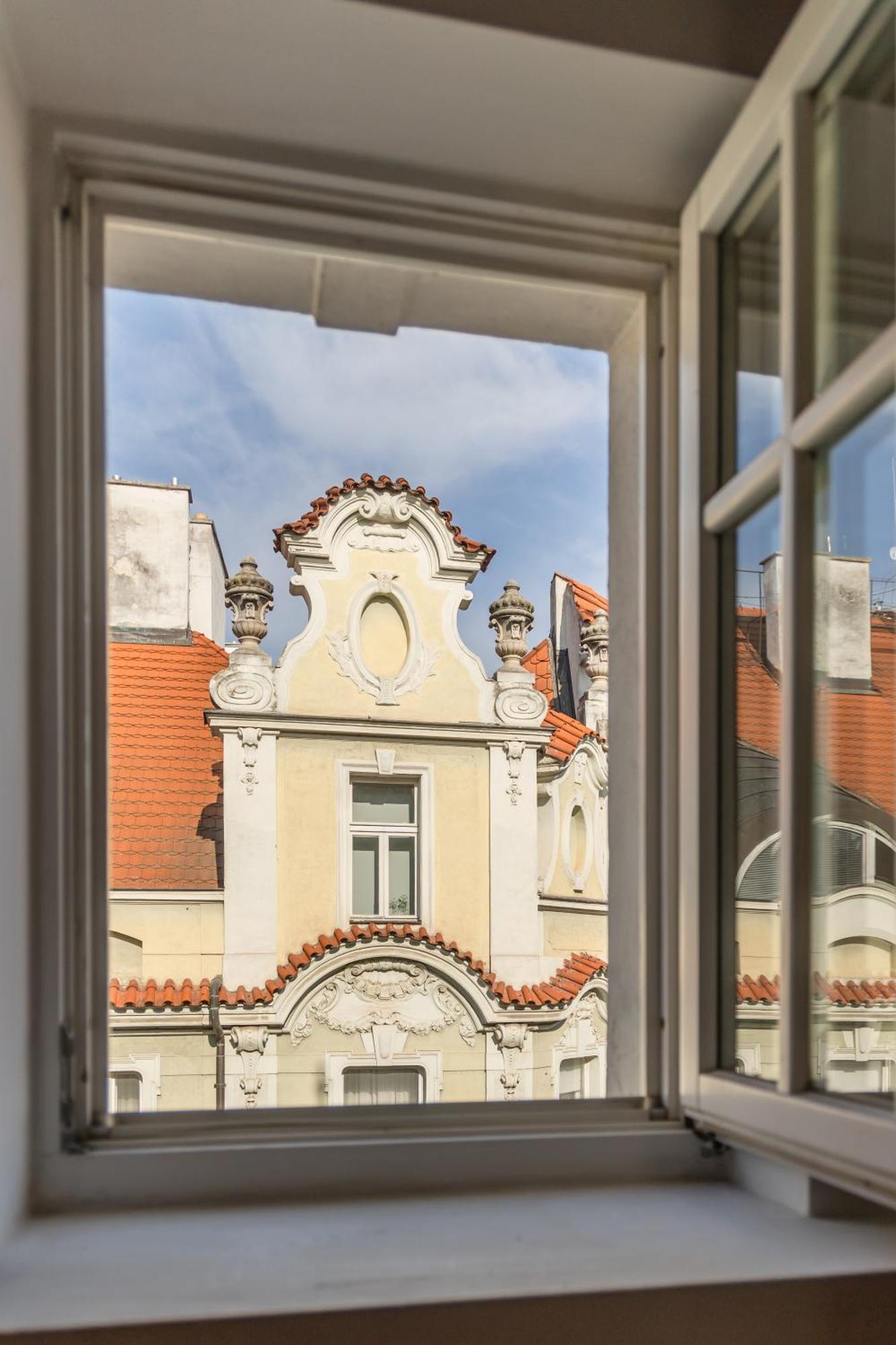 Decadent Art Deco Balcony Apartment In Old Town Prag Exteriör bild