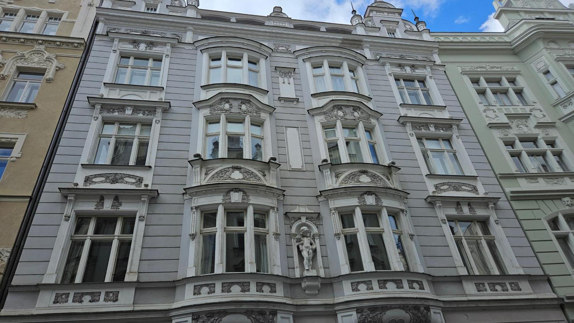 Decadent Art Deco Balcony Apartment In Old Town Prag Exteriör bild